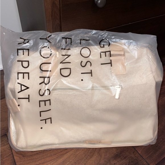 NWT BEIS Mini Weekender in Beige - Picture 5 of 7